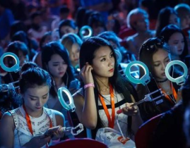 直播吃瓜事件网红,网红如何成为舆论焦点